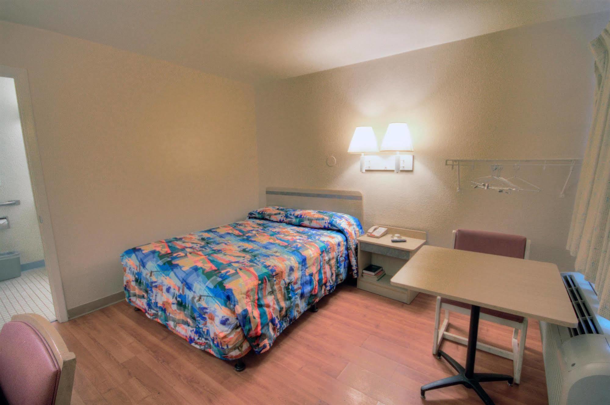 לאס קרוסס Rodeway Inn מראה חיצוני תמונה