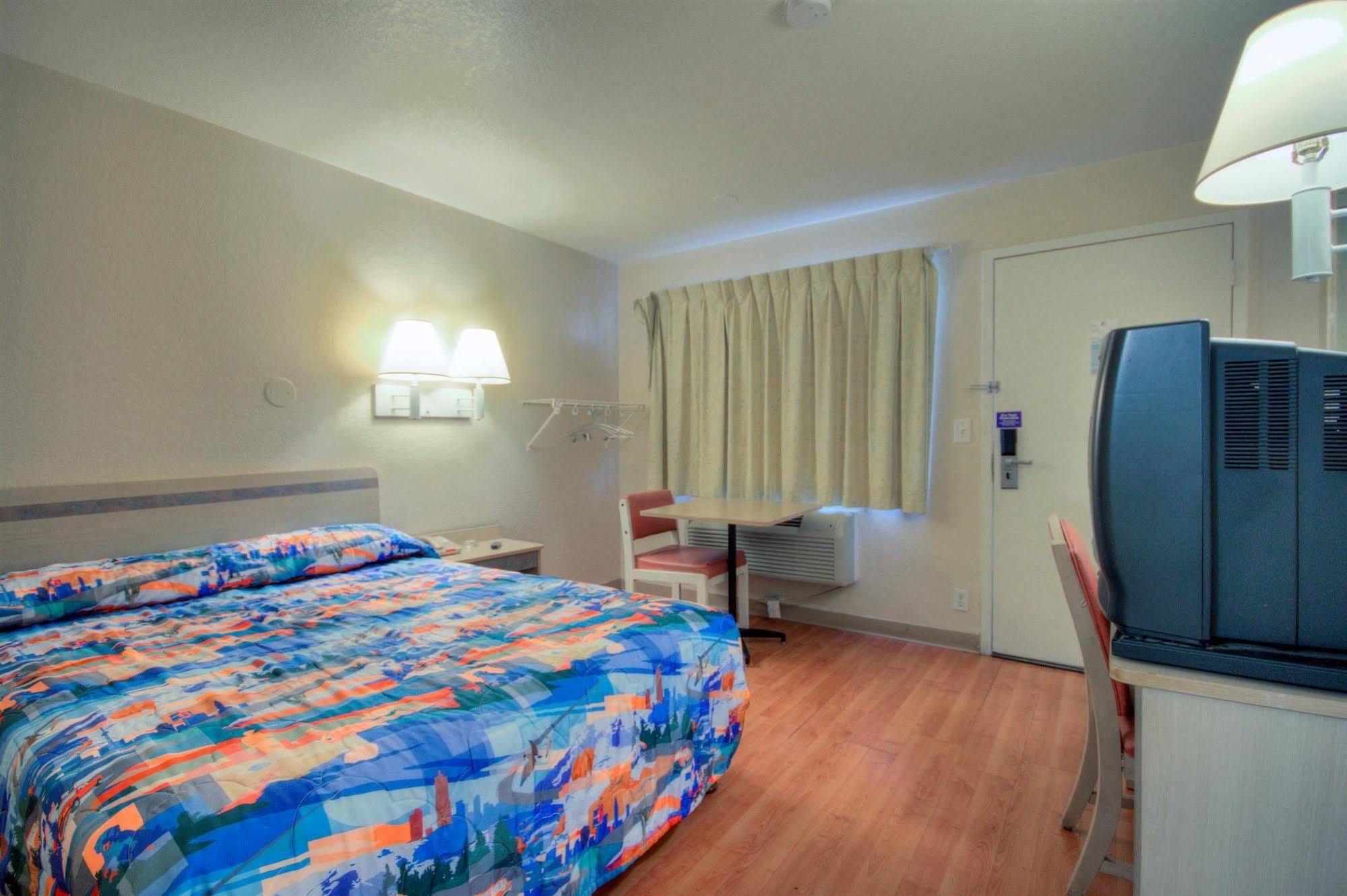 לאס קרוסס Rodeway Inn מראה חיצוני תמונה