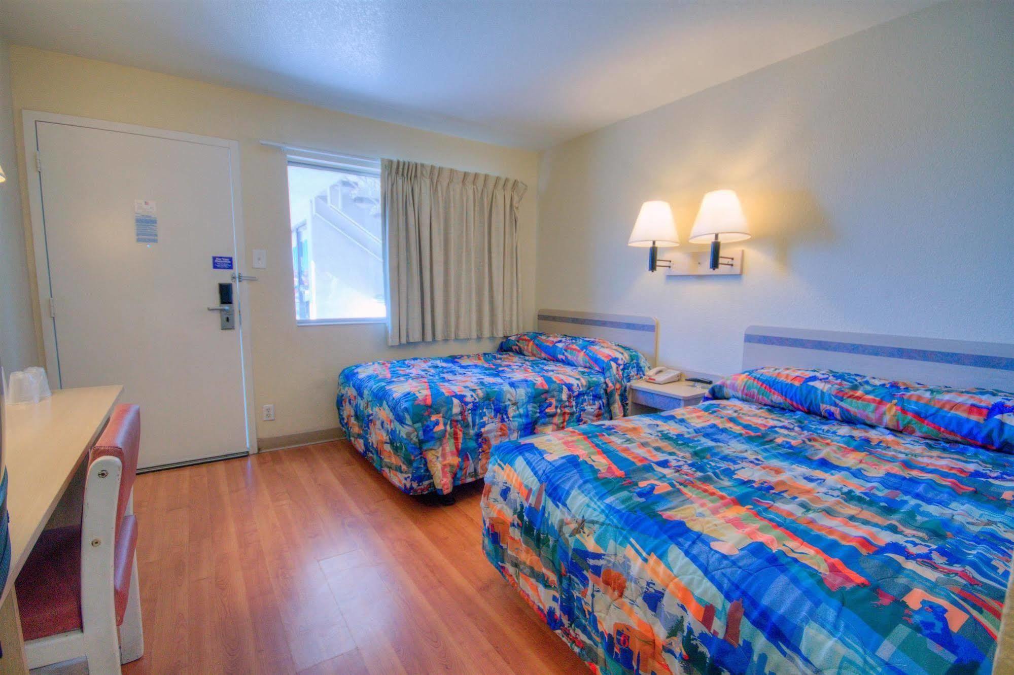 לאס קרוסס Rodeway Inn מראה חיצוני תמונה