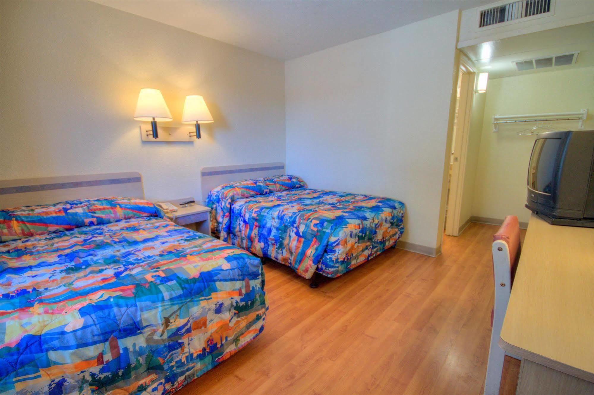 לאס קרוסס Rodeway Inn מראה חיצוני תמונה