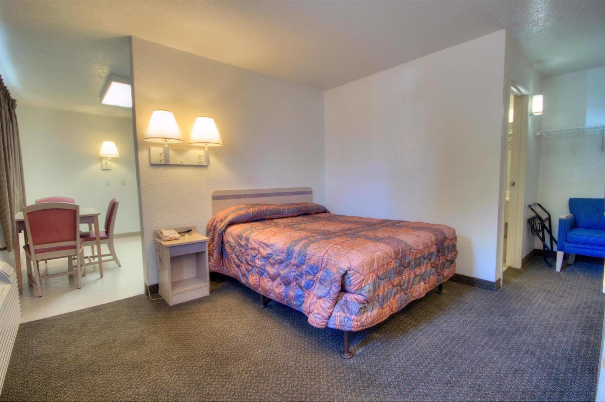 לאס קרוסס Rodeway Inn מראה חיצוני תמונה