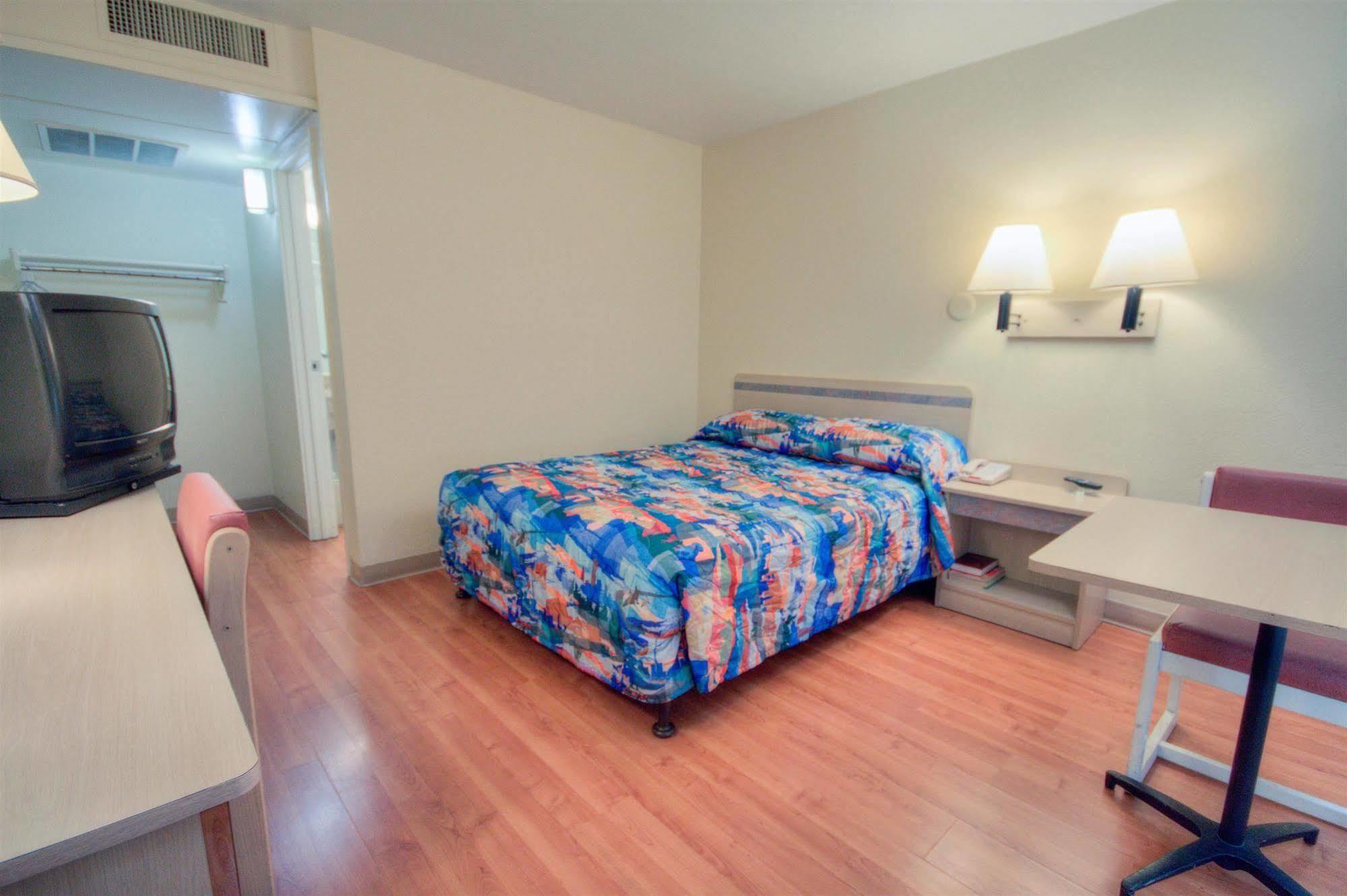 לאס קרוסס Rodeway Inn מראה חיצוני תמונה
